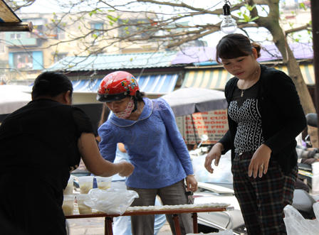 Tết Hàn thực rộn ràng ở Thủ Đô